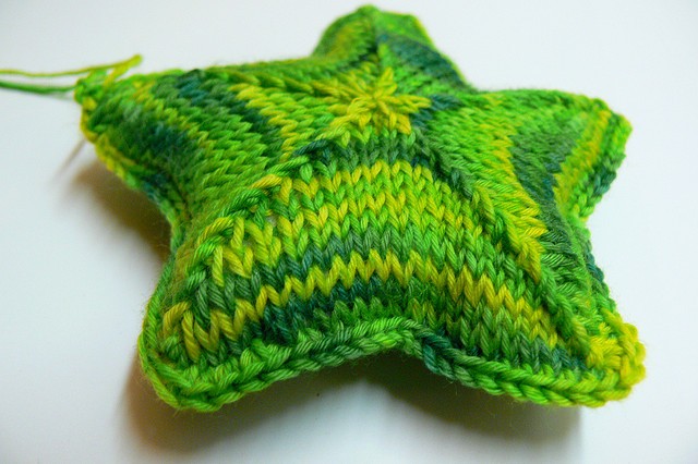 Star Cushion Knitting Pattern